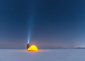 ແສງໄຟກ່ອນສີ້ນຊາກ