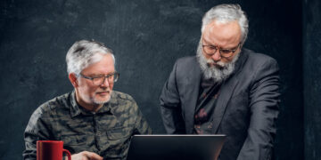 ທຸລະກິດກ່ອນບຳນານ